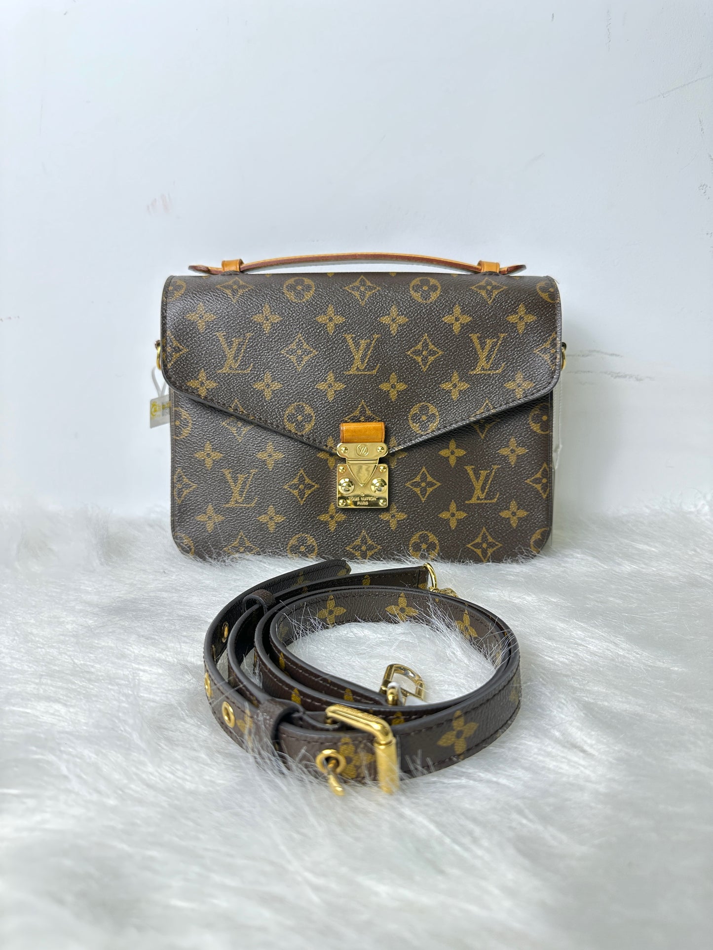 Deposit:1 Louis Vuitton Bag
