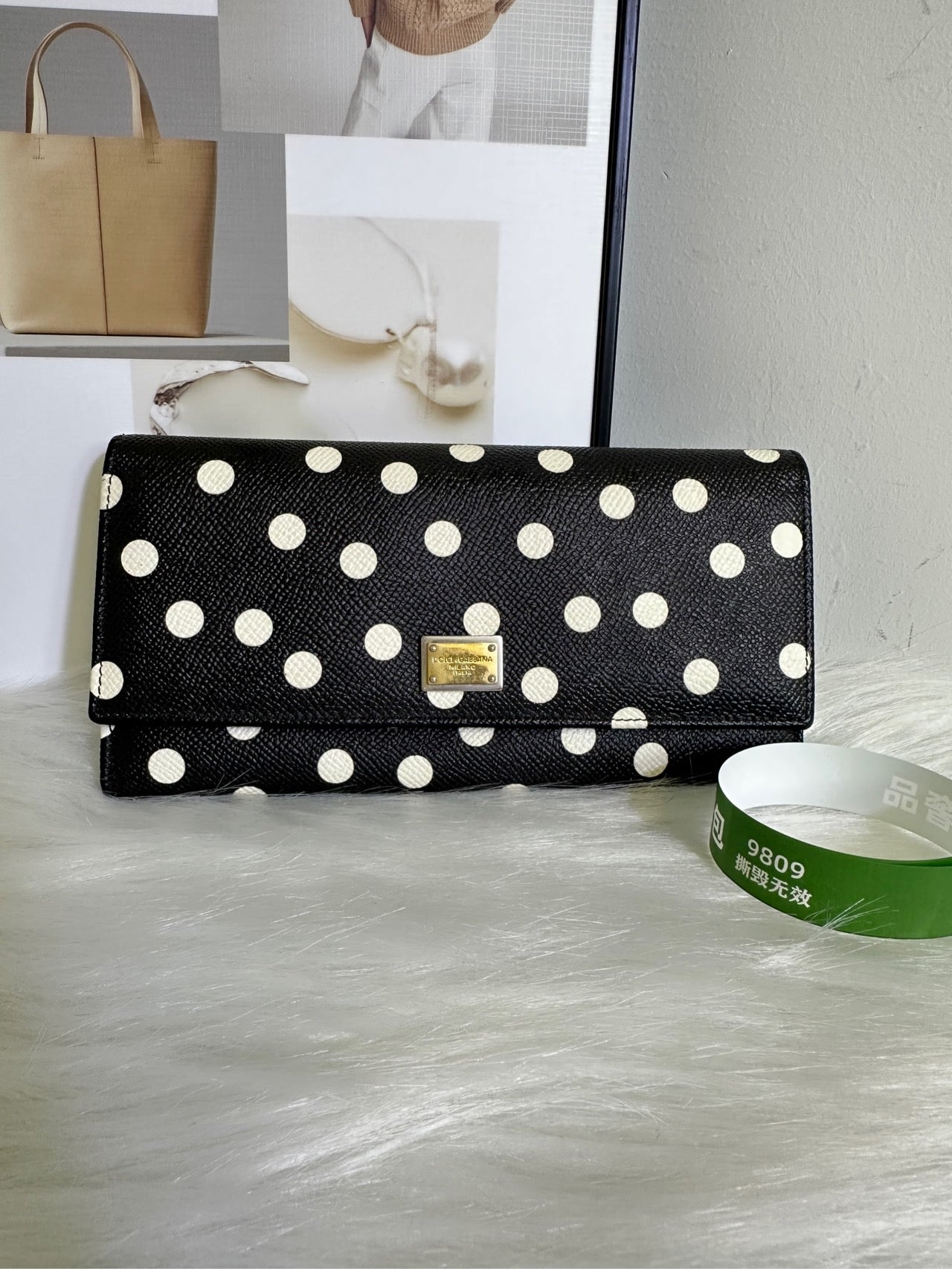 D&G wallet