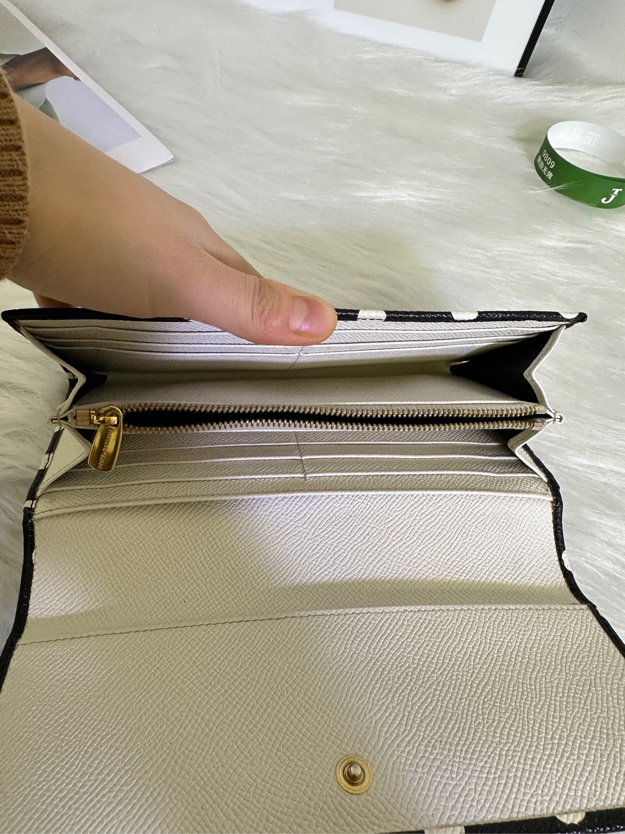 D&G wallet