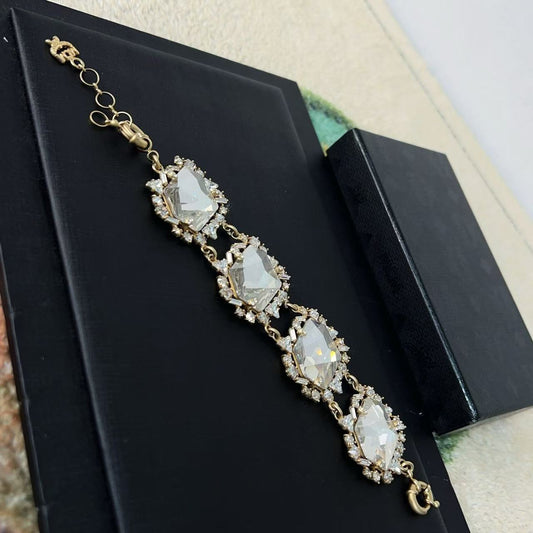 1 bracelet