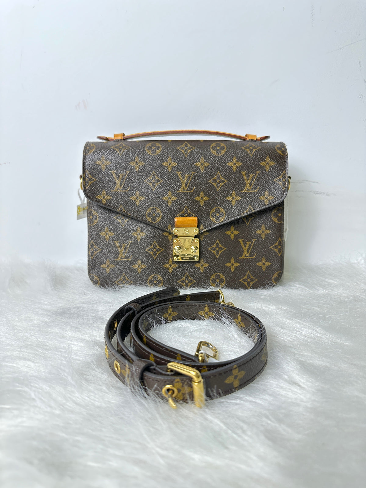 Balance 2: LV bag and 1 GUCCI bag