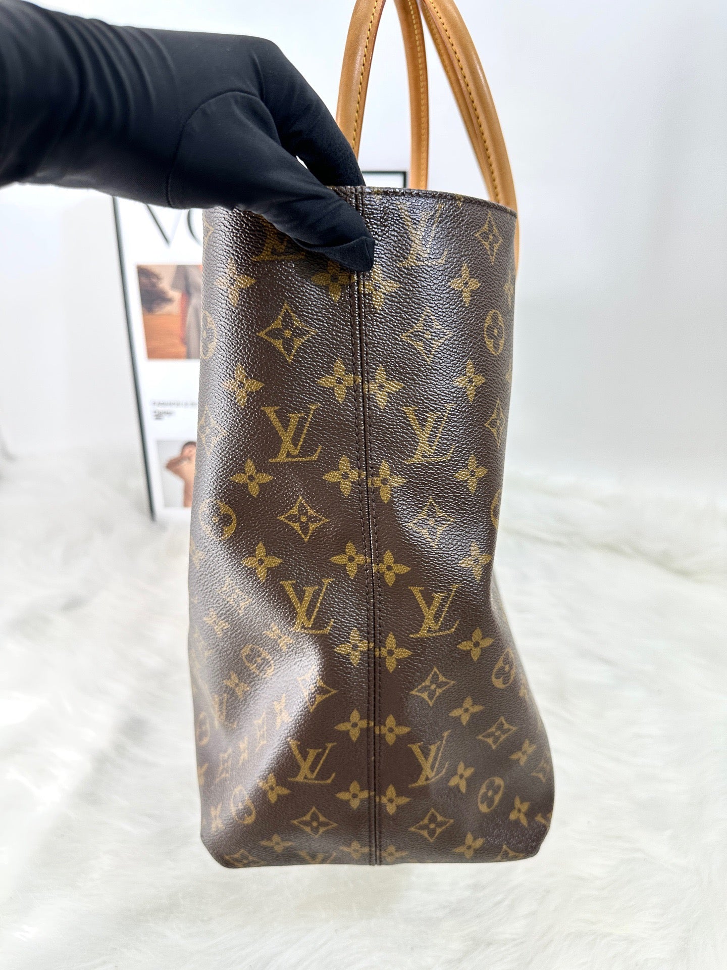 LV tote