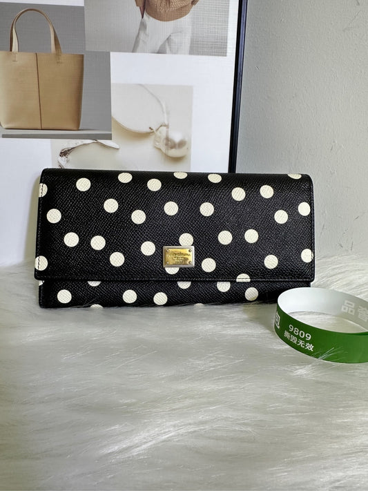 D&G wallet